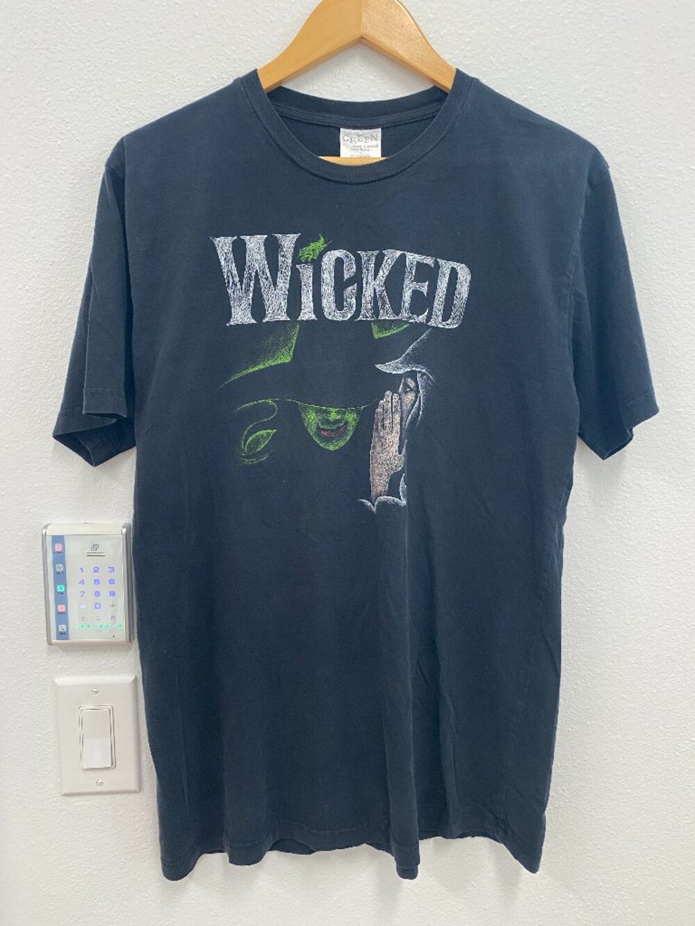 Wicked Musical Broadway Merchandise T-Shirt Black Graphic Print Tee Size Large